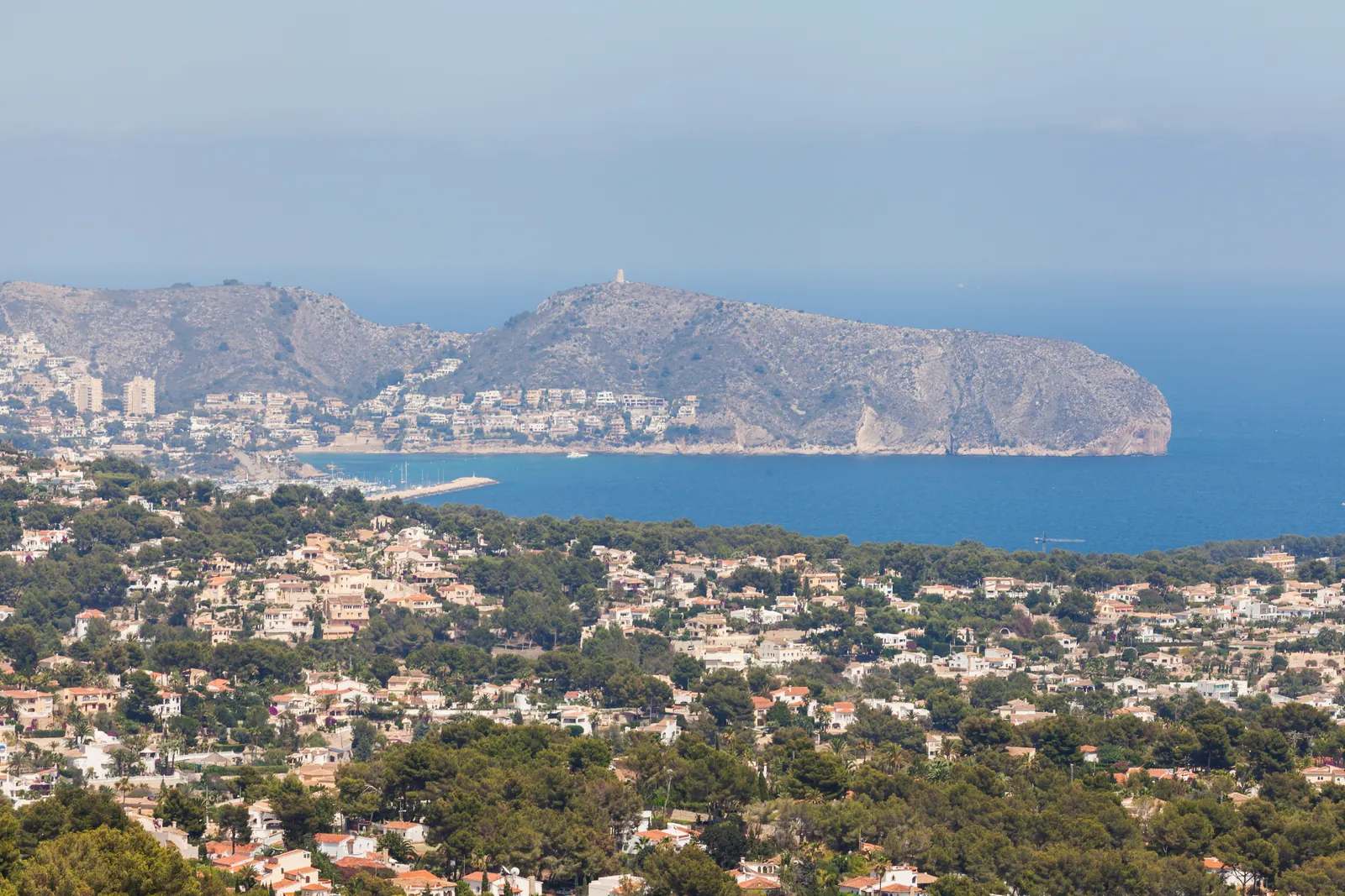 Widok na zatokę Calpe z Peñón de Ifach w tle